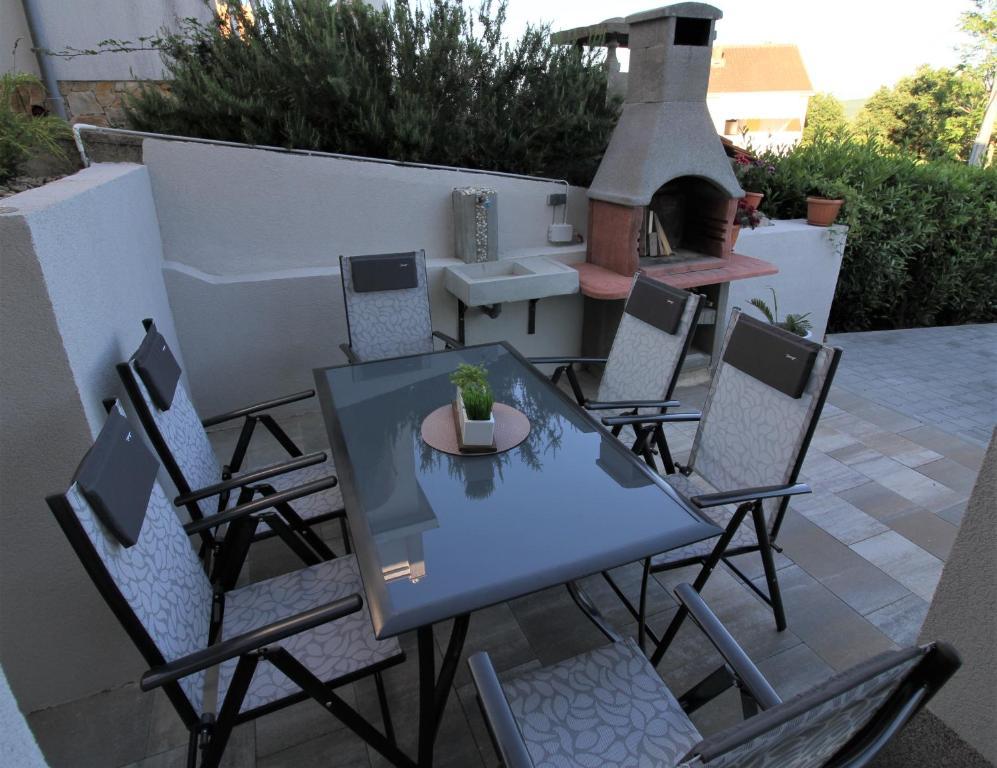 Apartments Klaudija Čižići Εξωτερικό φωτογραφία