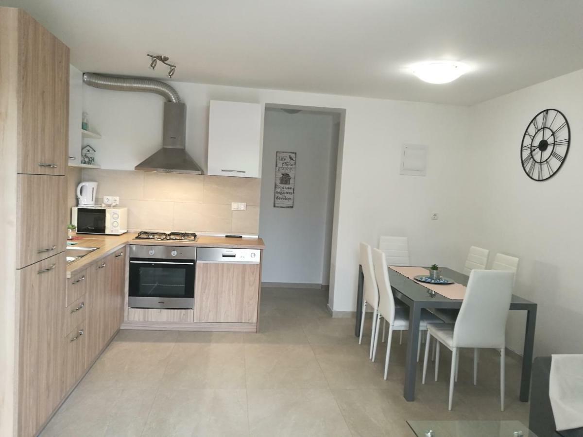 Apartments Klaudija Čižići Εξωτερικό φωτογραφία