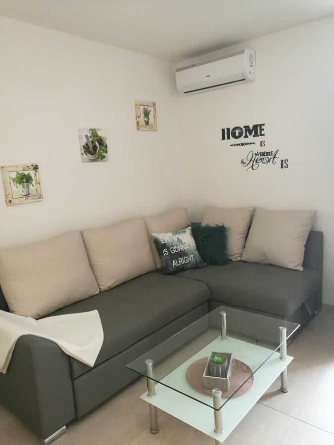 Apartments Klaudija Čižići Εξωτερικό φωτογραφία